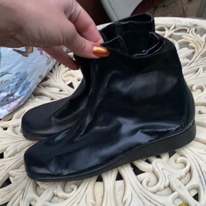 Stitch & Turn booties sz. 7 medium